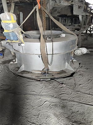 Rotācijas audumu padevējs ir nonācis klienta vietā un ir nodots ekspluatācijā...